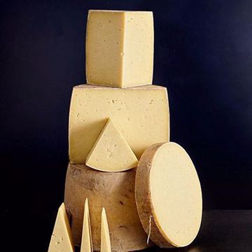 Picture of Isle of Mull Cheddar Quarters 2/13.75lb PRE-ORDER